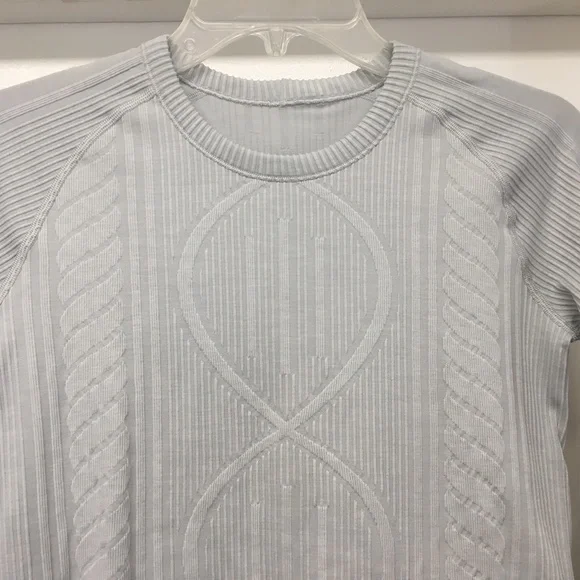 Lululemon Rest Less Pullover LS Top Silver Spoon Light Gray EUC - Picture 7 of 15